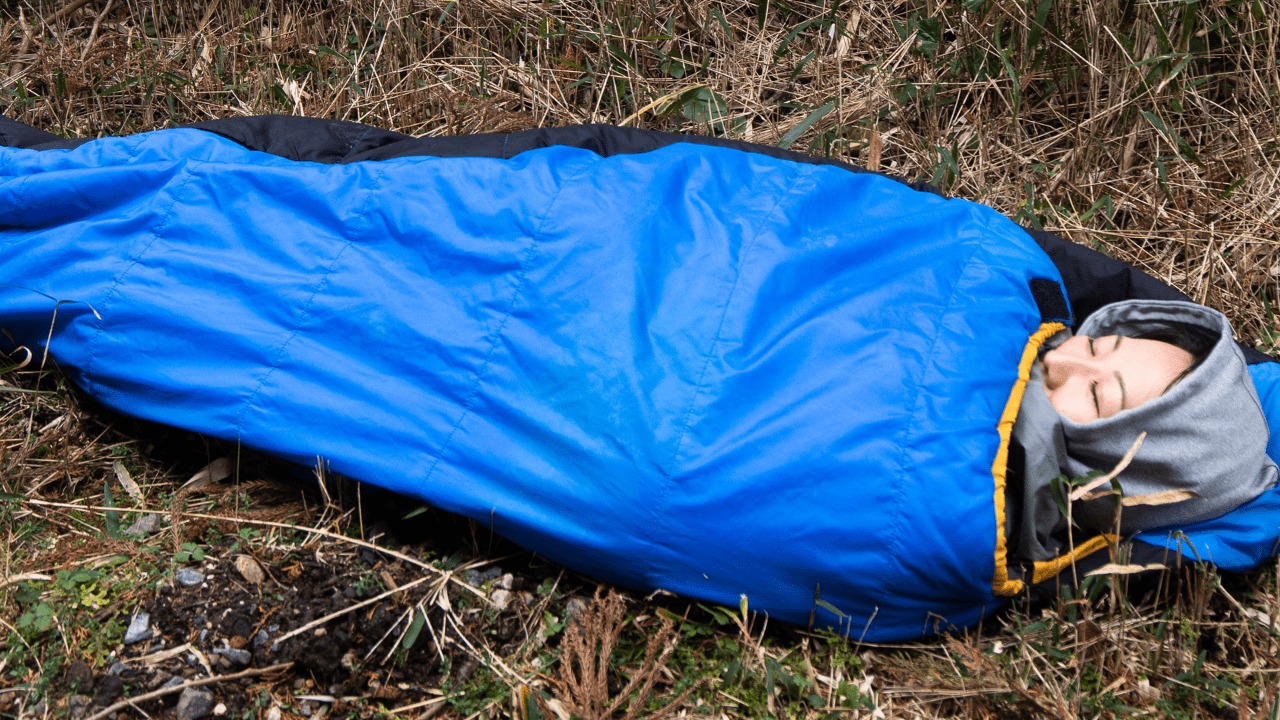 How to sleep comfortably in a sleeping bag